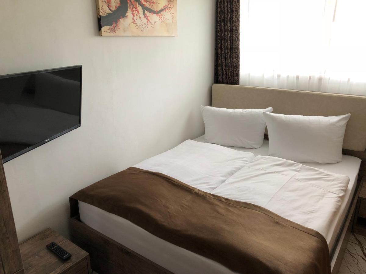 Ec Hotel Elchingen Bagian luar foto