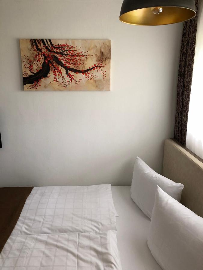 Ec Hotel Elchingen Bagian luar foto